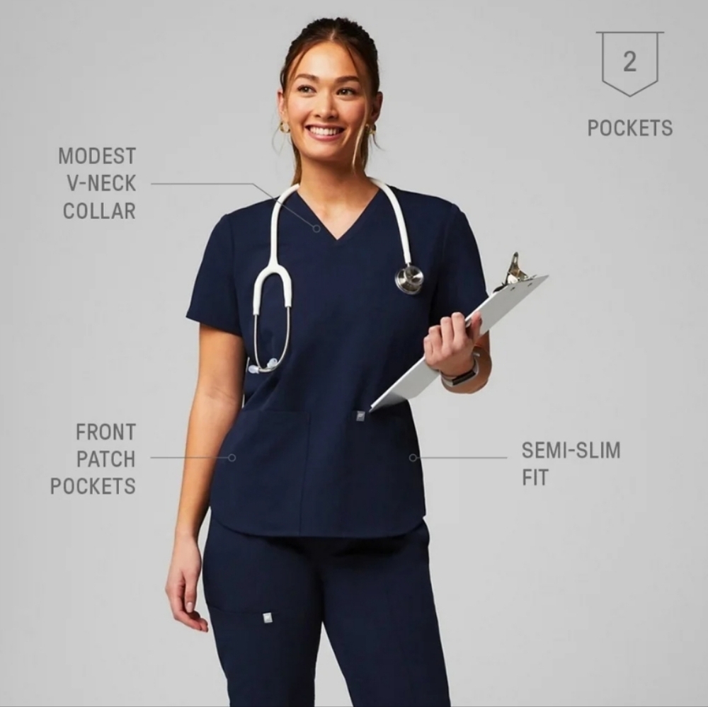 Fabletics Navy Method 2-Pocket Scrub Top Small